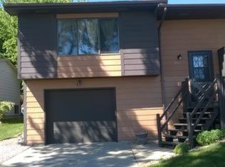 1507 Orchard Dr, Brookings, SD 57006