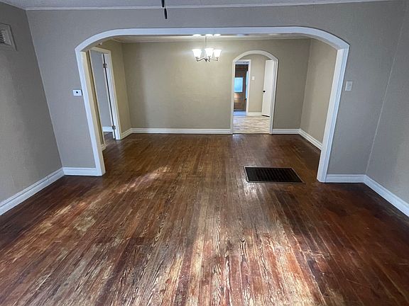 3rd image of 1108 N Peachtree St
