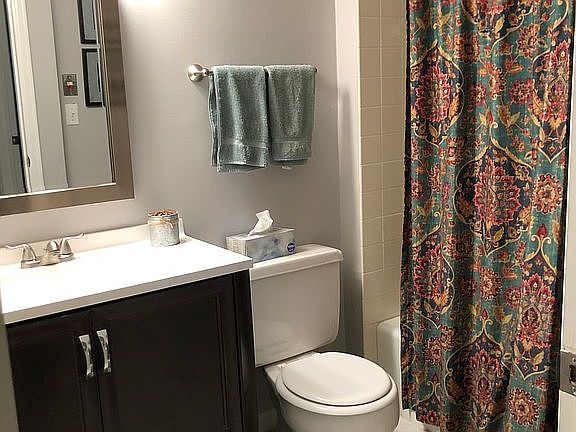 Guest bathroom 