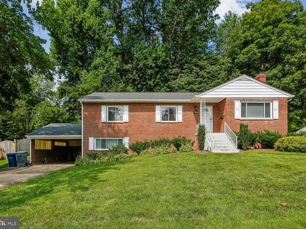 3210 Patrick Henry Dr, Falls Church, VA 22044