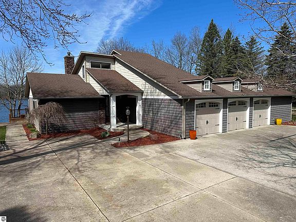 4th image of 5801 Shirley Ann Dr