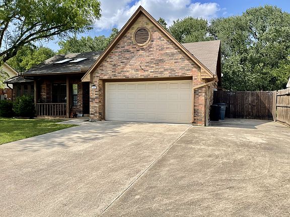 2nd image of 3202 Fairview Dr