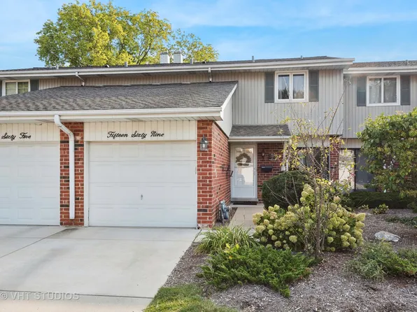 1569 Coloma Ct S #S, Wheaton, IL 60189