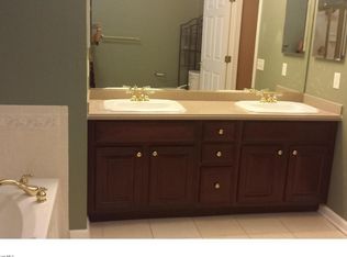 676 Saint Andrews Pl, Englishtown, NJ 07726