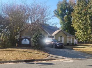 4536 Marthas Ridge Dr, Charlotte, NC 28215