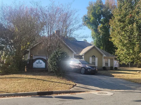 4536 Marthas Ridge Dr, Charlotte, NC 28215