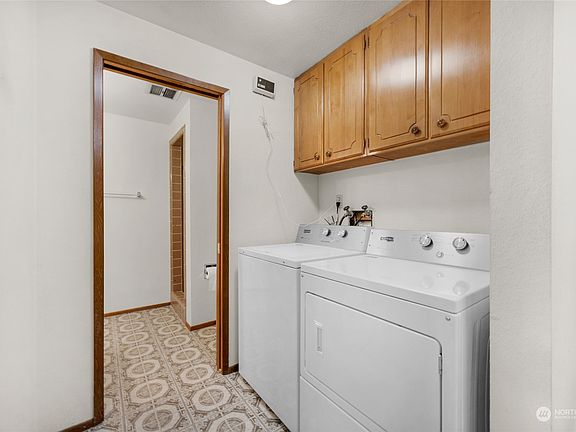4th image of 9526 47th Drive NE