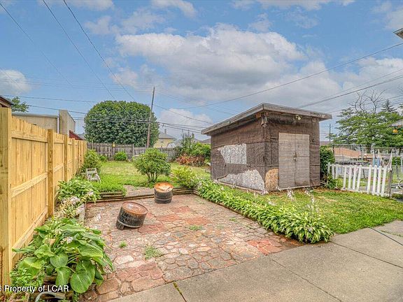 5th image of 409 Carleton Ave