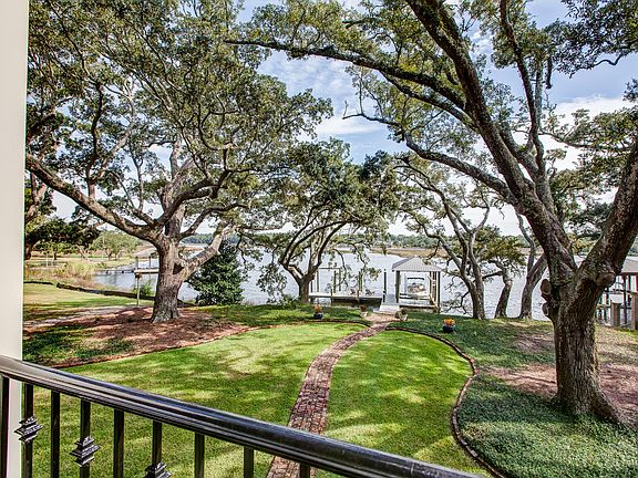 4th image of 10817 Waterside Dr