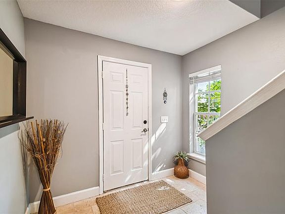 3rd image of 2617 Espana Ct