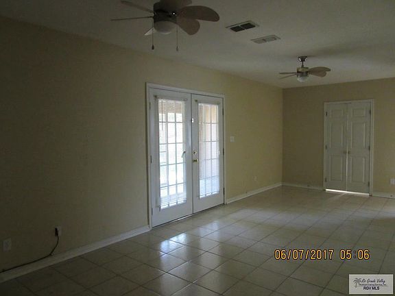 4th image of 1406 E Crockett Ave