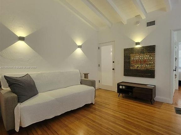 3rd image of 1524 Euclid Ave APT 4