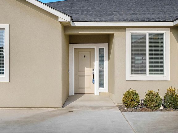 5th image of 4936 McEwan Dr