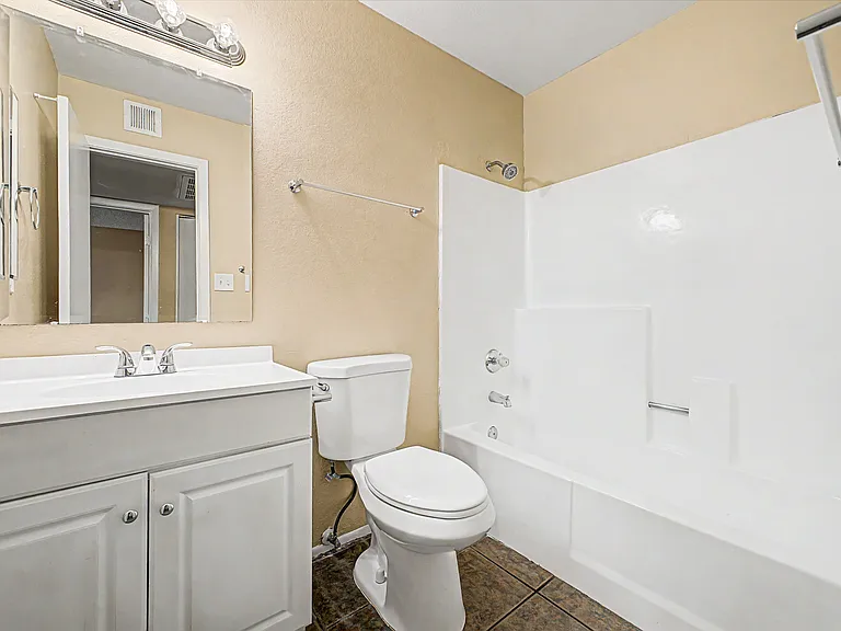 5847 N 48th Dr — Photo 17