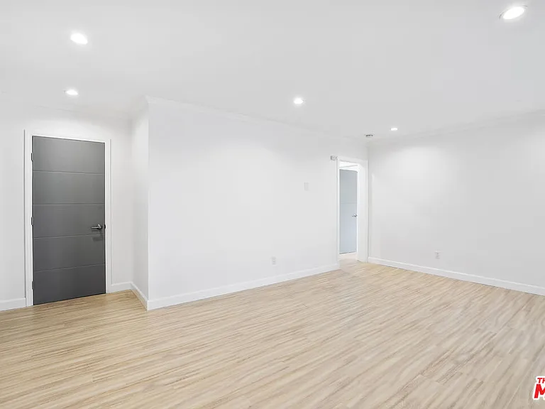 960 Larrabee St #214 — Photo 7