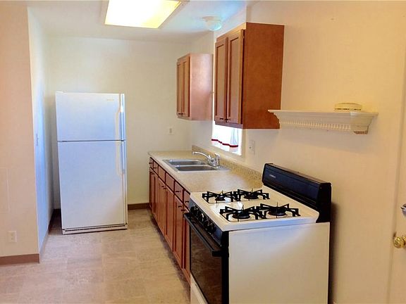5th image of 146 Parkwood Ave