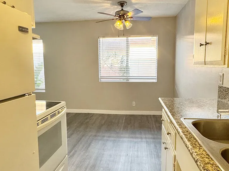 3104 E Colorado St — Photo 11
