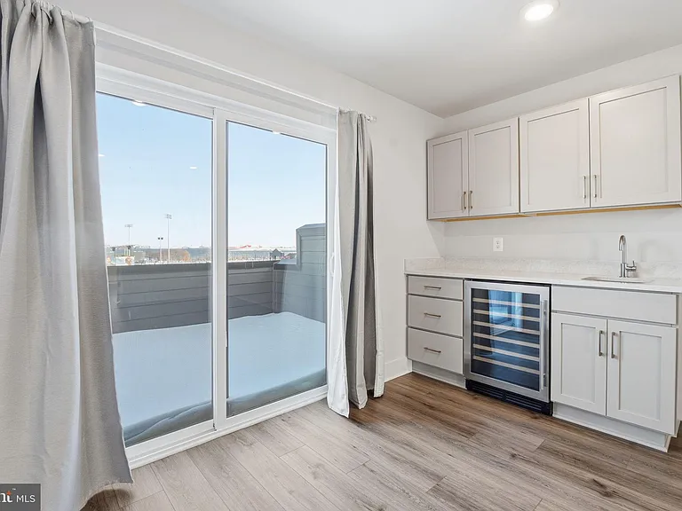 116 Crown St — Photo 31