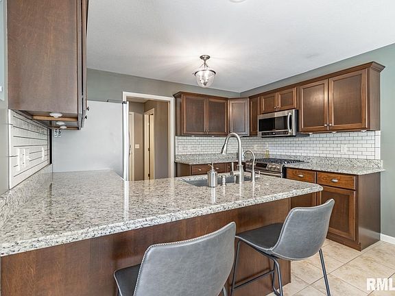 4th image of 10010 N Brompton Ct