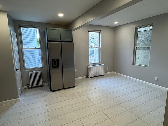 2nd image of 277 Griffith St Floor 2