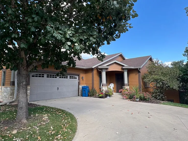 694 Panorama Cir NW — Photo 2