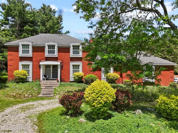 12427 Foley Rd, Fenton, MI 48430