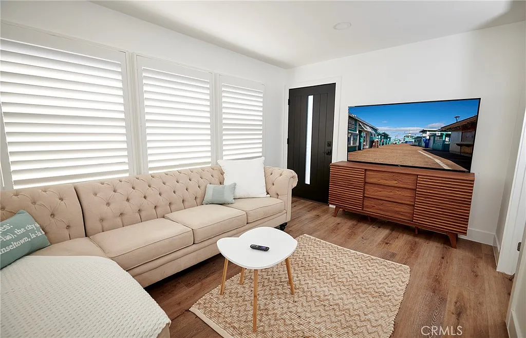 2 bed, 600 sqft, $3,600 — Photo 3