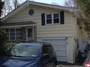 82 Glen Forest St, Thornwood, NY 10594