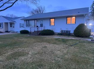 1142 W Logan St, Freeport, IL 61032