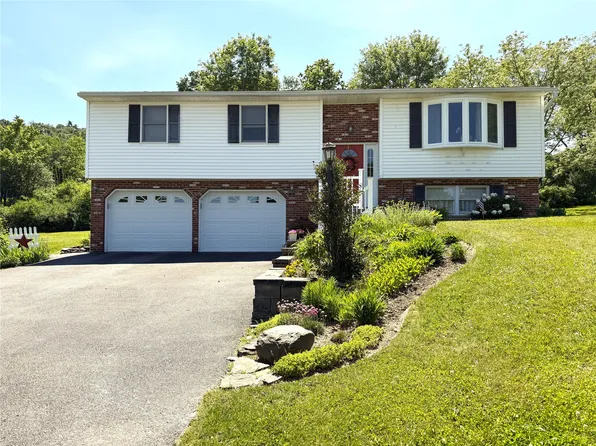 50 Green Meadow Ln, Binghamton, NY 13901