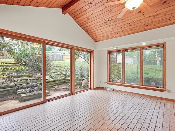 5th image of 2621 Mission Cir
