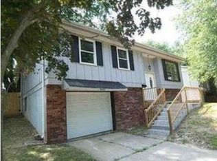 6011 N Devonshire Dr, Peoria, IL 61615