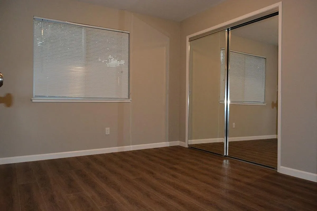 1079 Mohr Ln — Photo 4