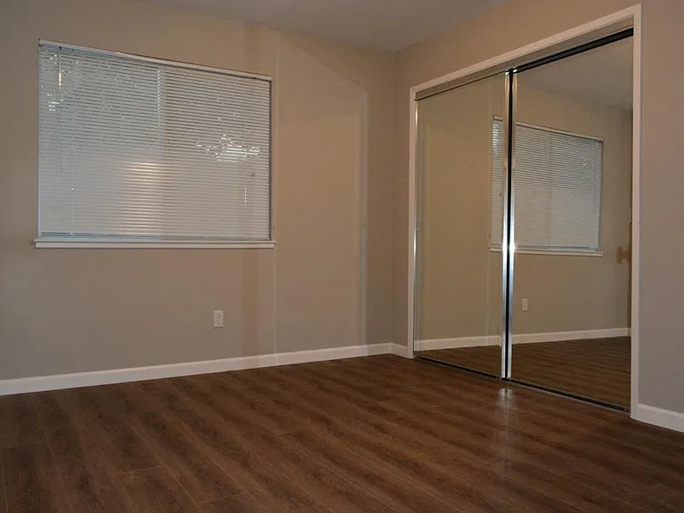 1079 Mohr Ln #D13 — Photo 4