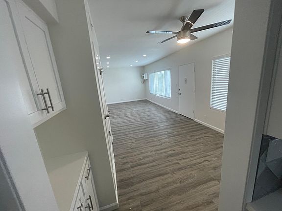 5th image of 1060 S Sherbourne Dr
