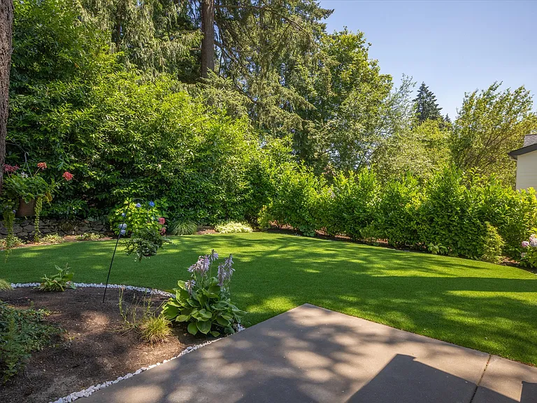 825 Ellis Ave — Photo 16