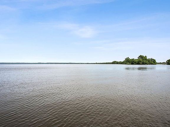 4th image of 726 Lakeshore Dr