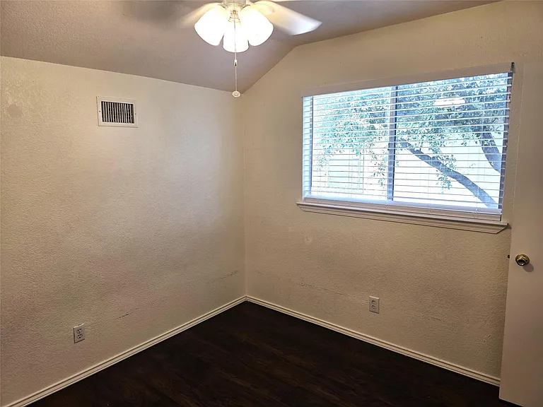 1600 Hollow Tree Blvd — Photo 35