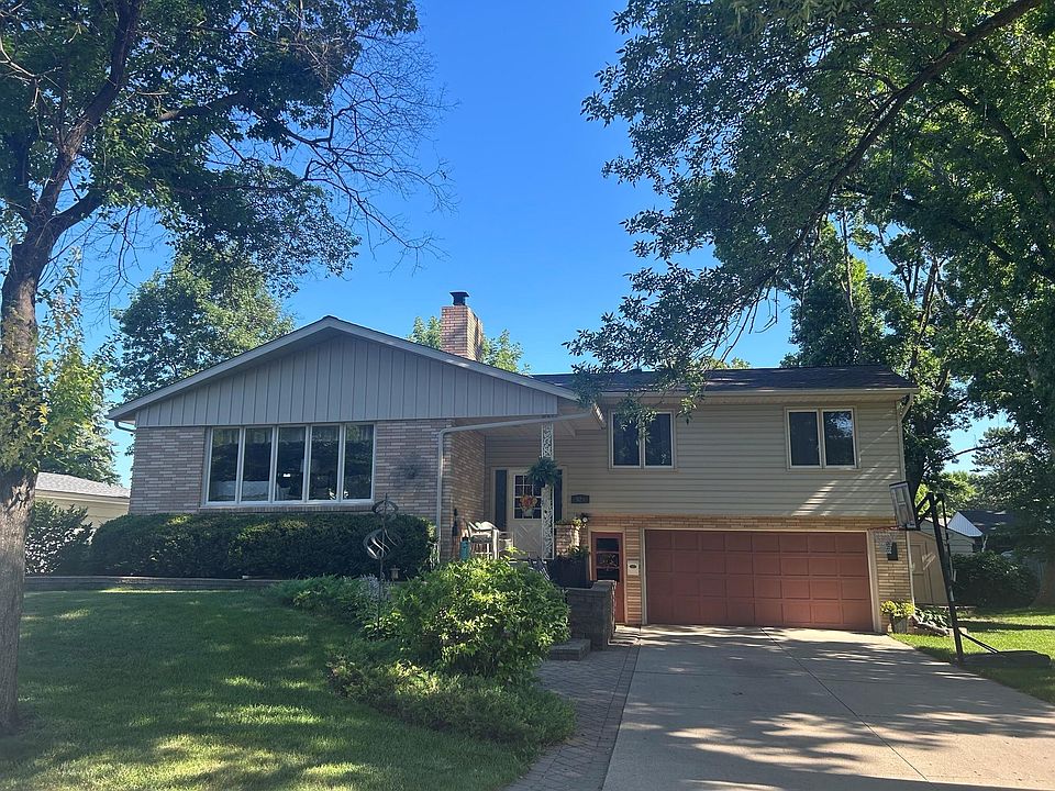 1st image of 920 Meadow Ln