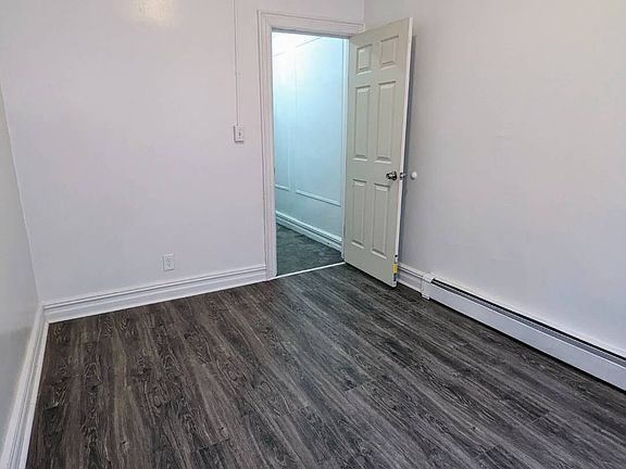 2nd image of 1096 Longfellow Ave