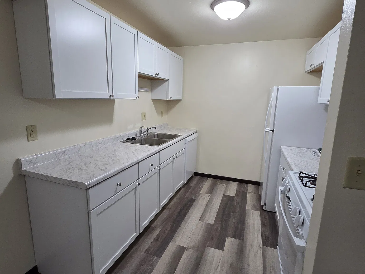 3 bed, 1.5 bath, 1000 sqft, $1,600 — Photo 3