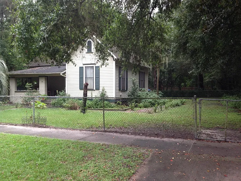 825 NE 3rd Ave — Photo 2