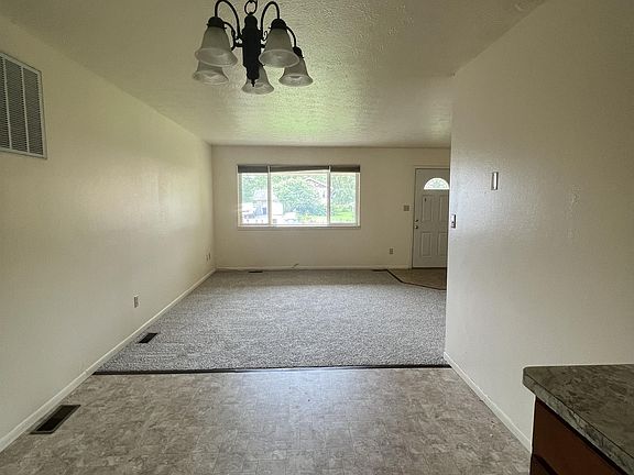 3rd image of 617 W Fern Ave