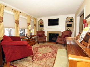 420 Mount Curve Blvd, Saint Paul, MN 55105