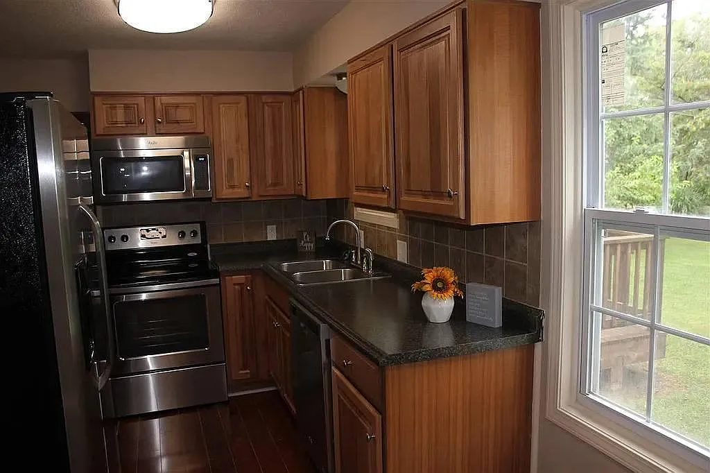 4 bed, 1980 sqft, $1,595 — Photo 4