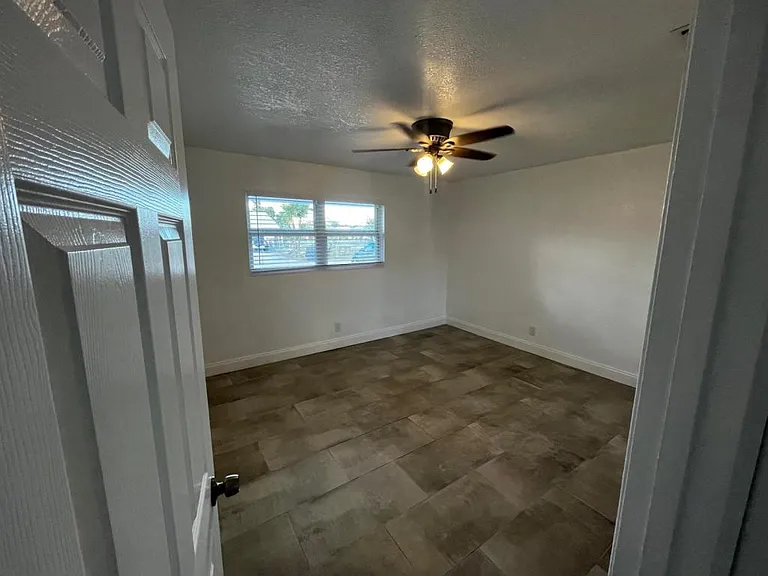 3914 Hernden Dr — Photo 10