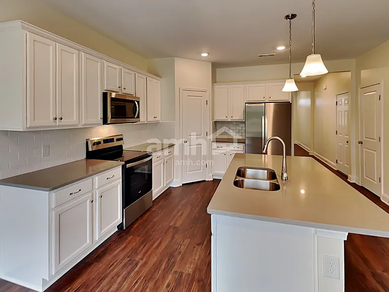 5208 Valor Dr — Photo 4