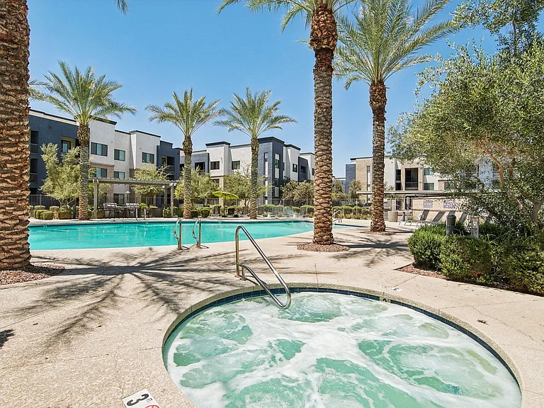 Palms Luxury Apartments — Photo 28