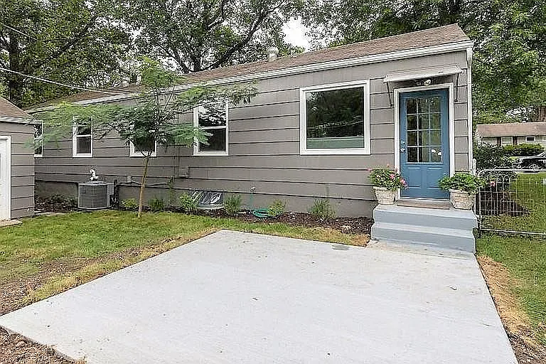 6943 Outlook St — Photo 2