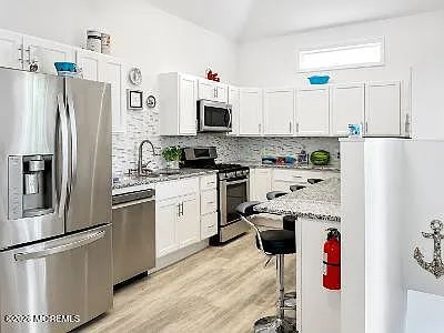 4 bed, 2734 sqft, $4,250 — Photo 4